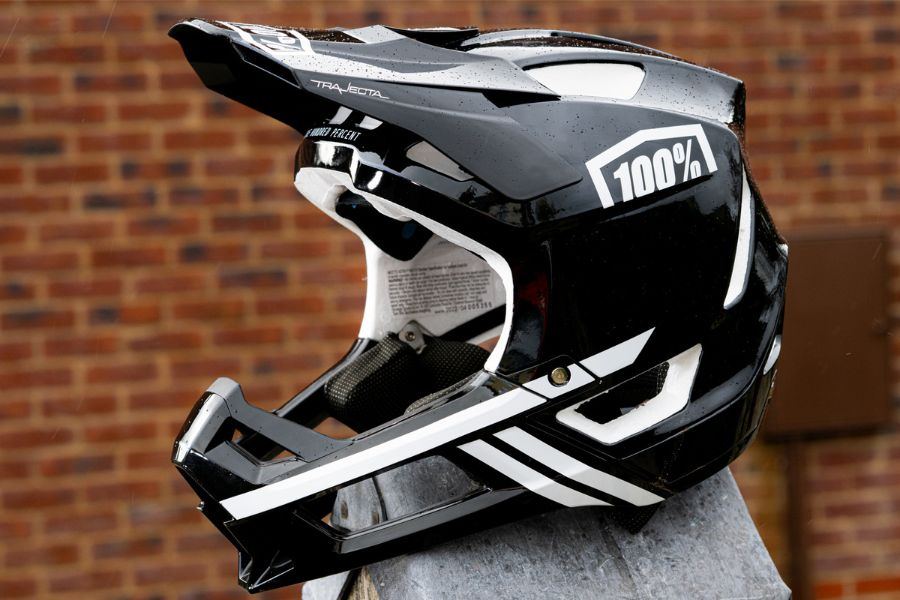 Casco MTB Enduro 100% Trajecta - Nero/Bianco - Sistema Antishock Smartshock