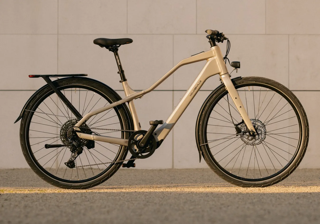 Velo de Ville Revo C: The first commuter ride with an Avinox drive