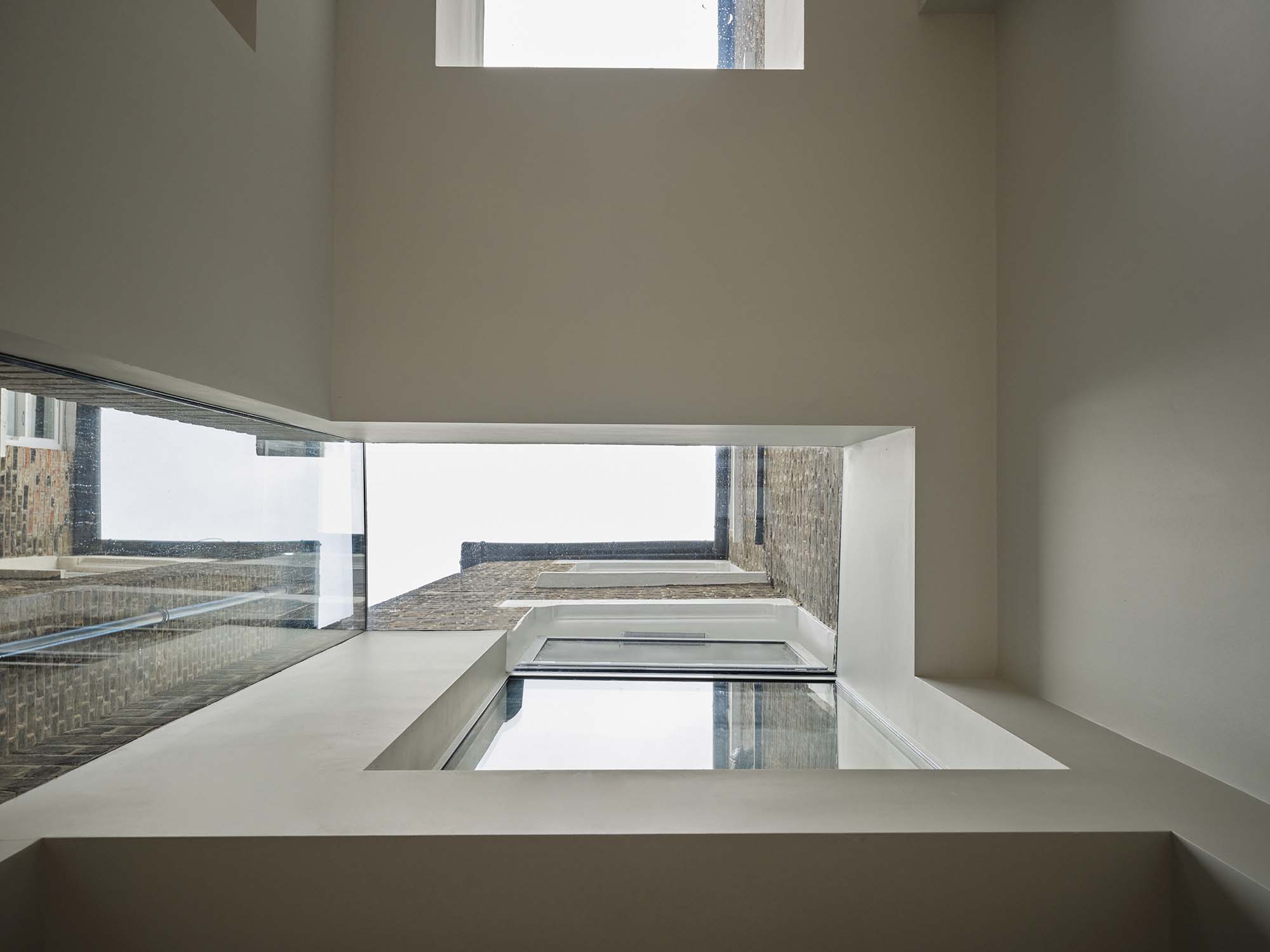 Floating Corners - AJ Buildings Library