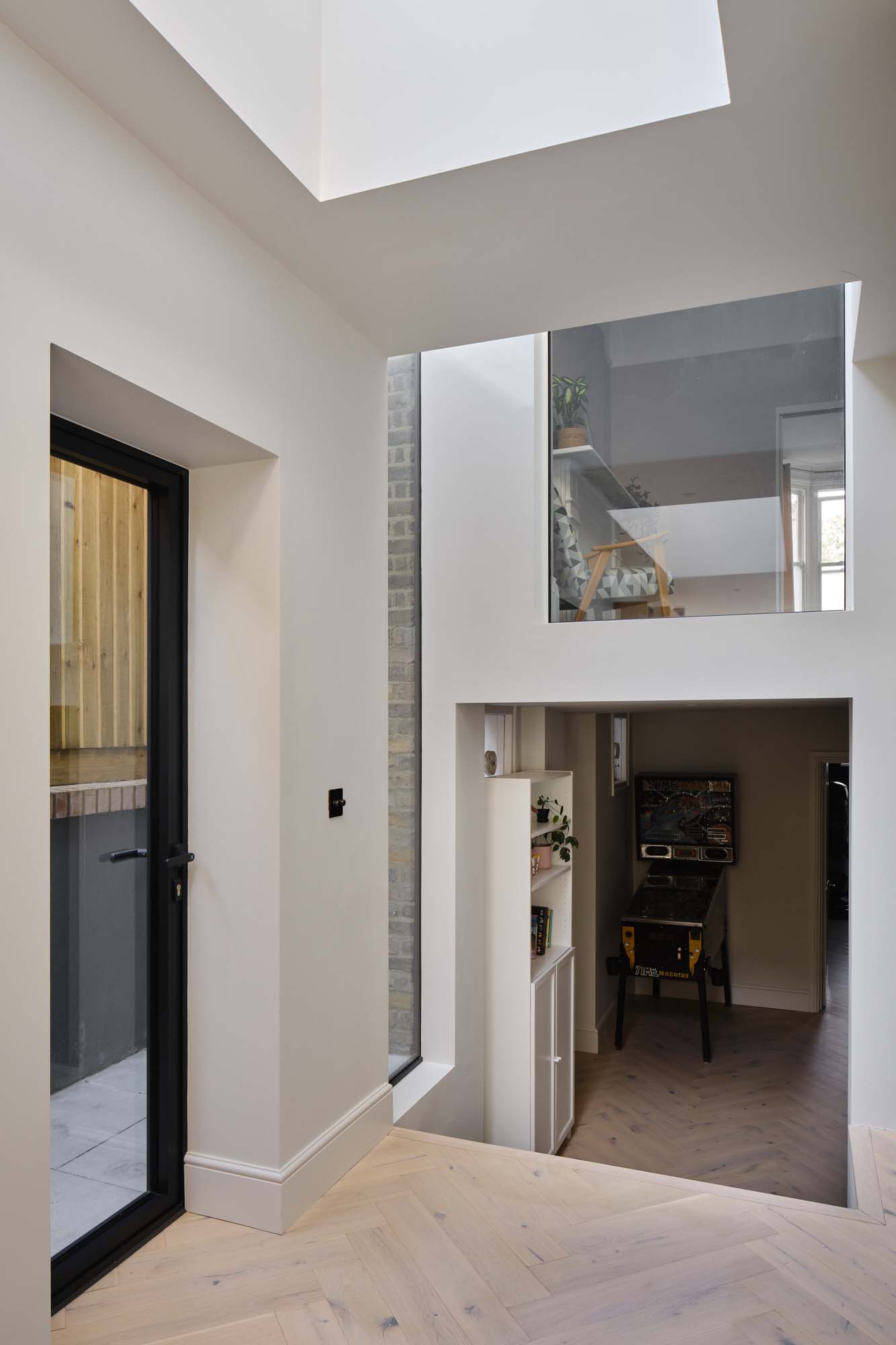 Floating Corners - AJ Buildings Library