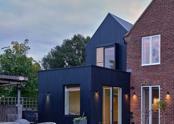 Sadie’s Extensions, by Zminkowska De Boise Architects (2024)