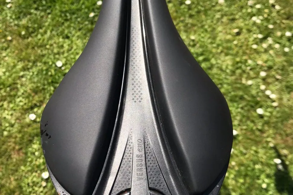 Fizik Arione R1 Versus Evo saddle review | Cyclist