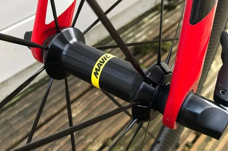 Mavic Comete Pro Carbon SL Wheelset paire de roues carbone boyaux - Équipements vélos