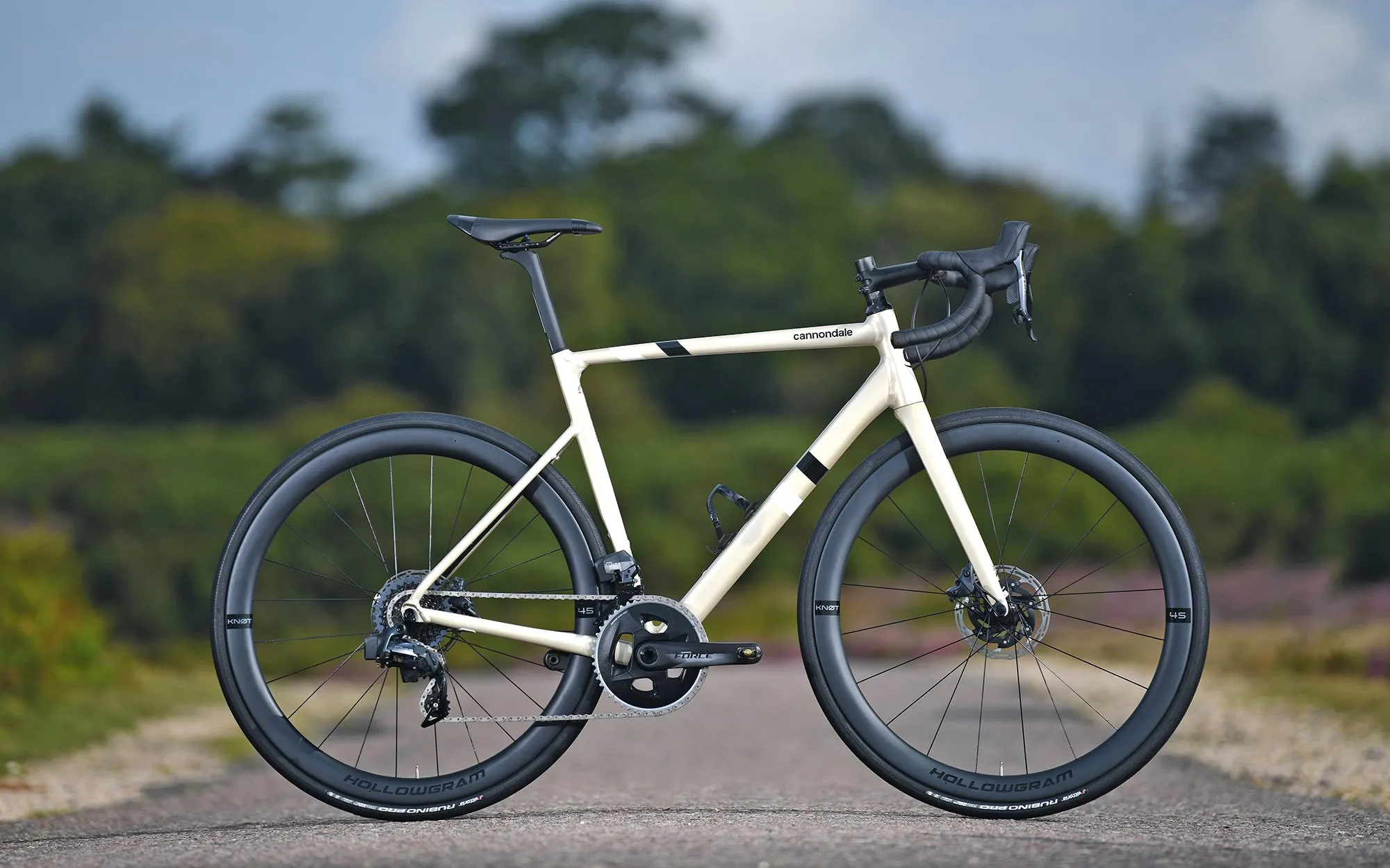 CANNONDALE CAAD13 DISC 2020年モデル Cannondale CAAD13 Disc 2020 review | Cyclist