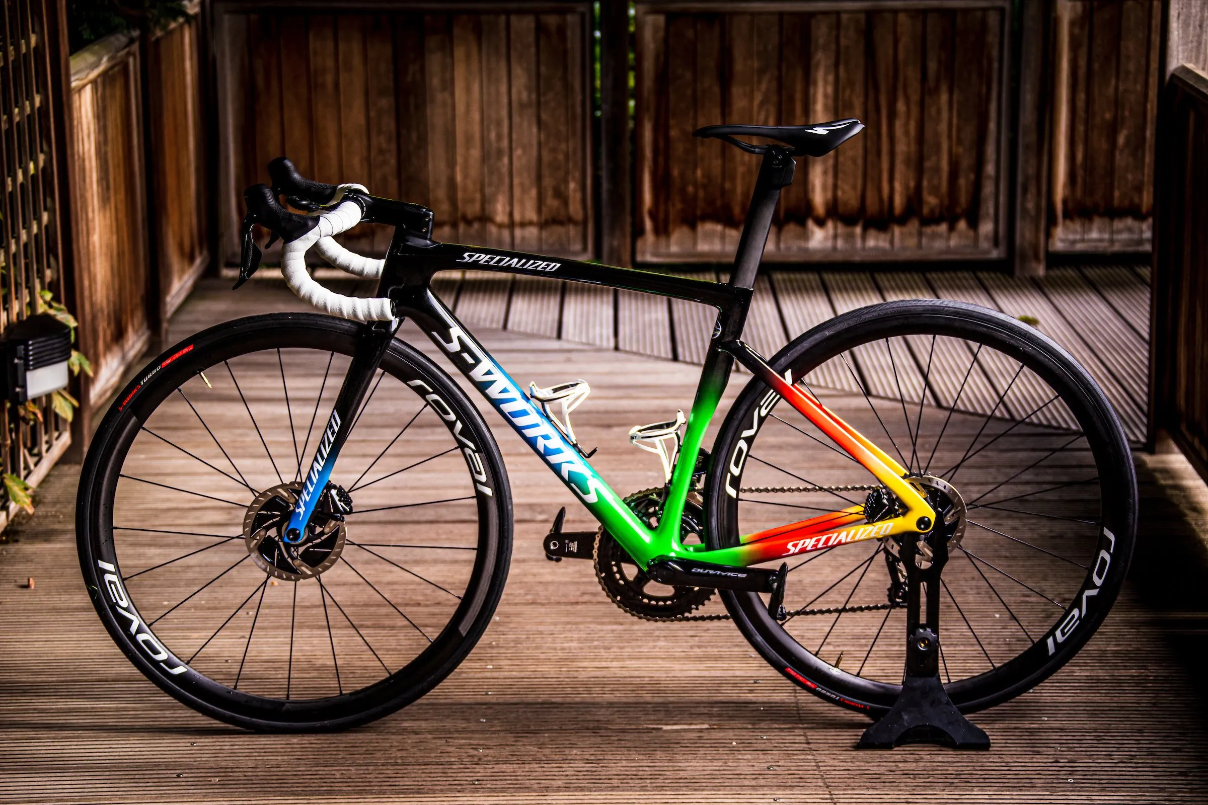 Check out Julian Alaphilippe's World Champion edition Specialized