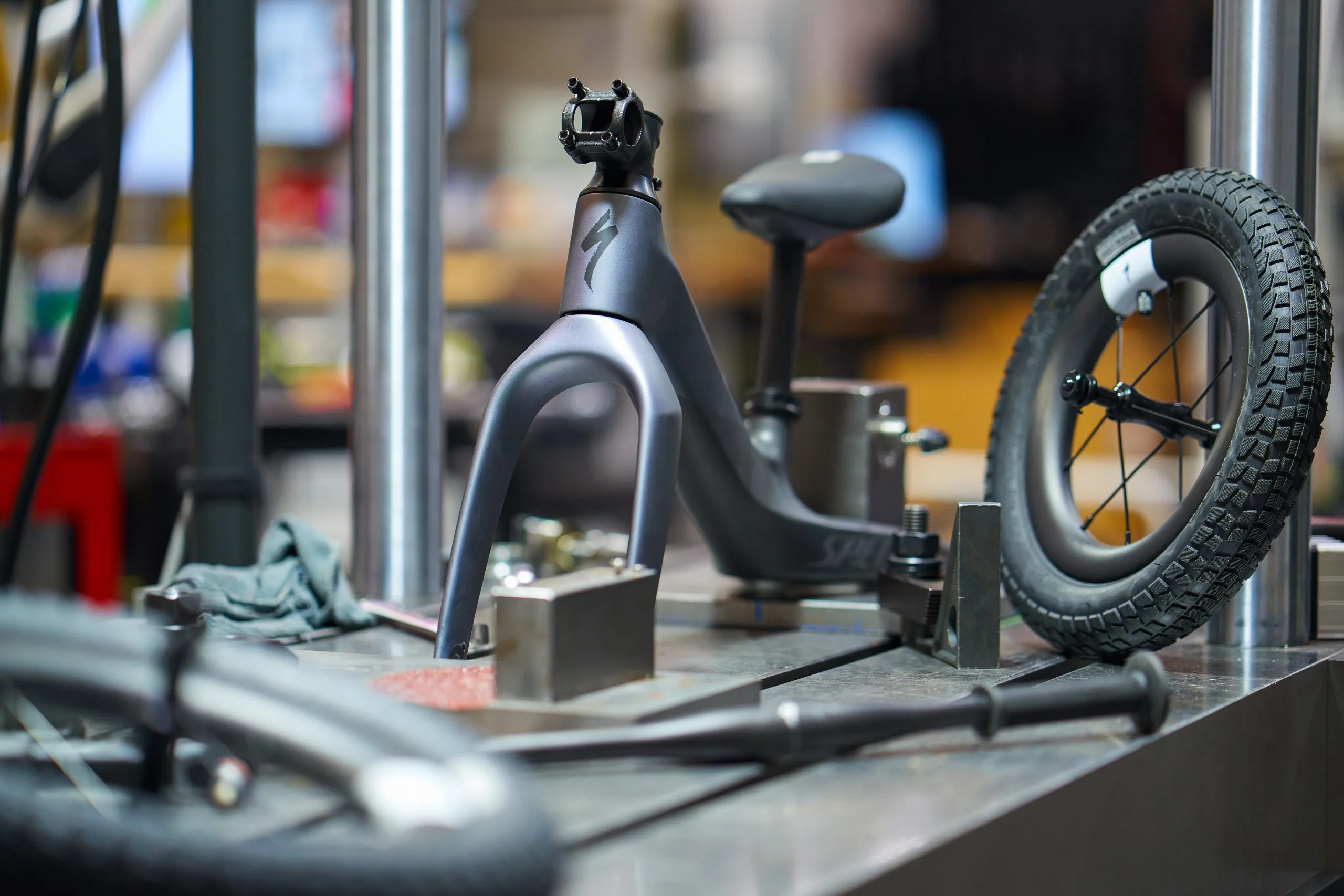 Specialized Hotwalk Carbon balance bike: behind the scenes look at 