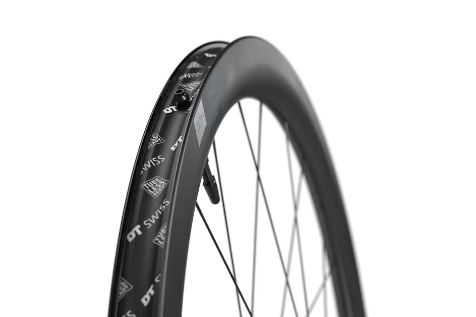 DT Swiss updates CRC 1400 Spline CX wheelset with return to hooked