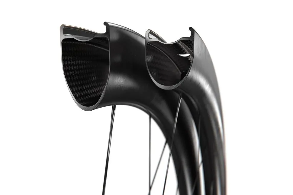 DT Swiss updates CRC 1400 Spline CX wheelset with return to hooked