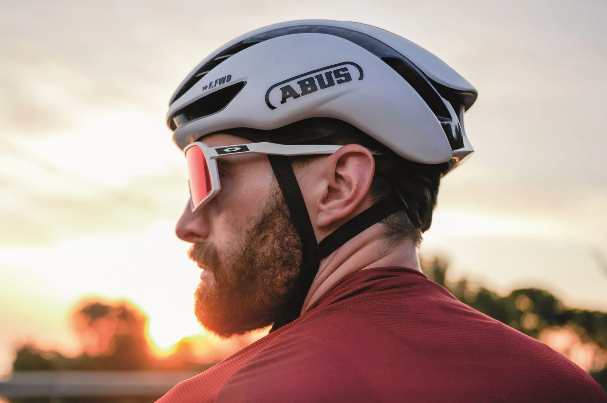 abus gamechanger aero road bike helmet 2.0 MIPS - Aerodynamic Cycling, Gravel Biking and Cyclocross Helmet - Flip Flop Purple, Small But so that comfort doesnt fall by the wayside ABUS GameChanger Helmet Small Blaze