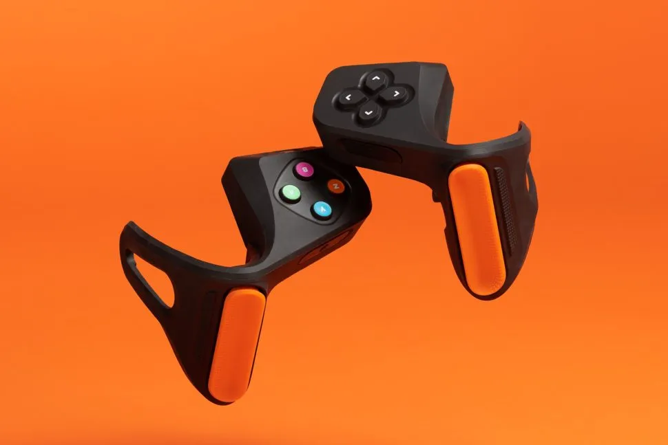 Zwift Play コントローラー Zwift Play controllers bring steering, braking and gaming to