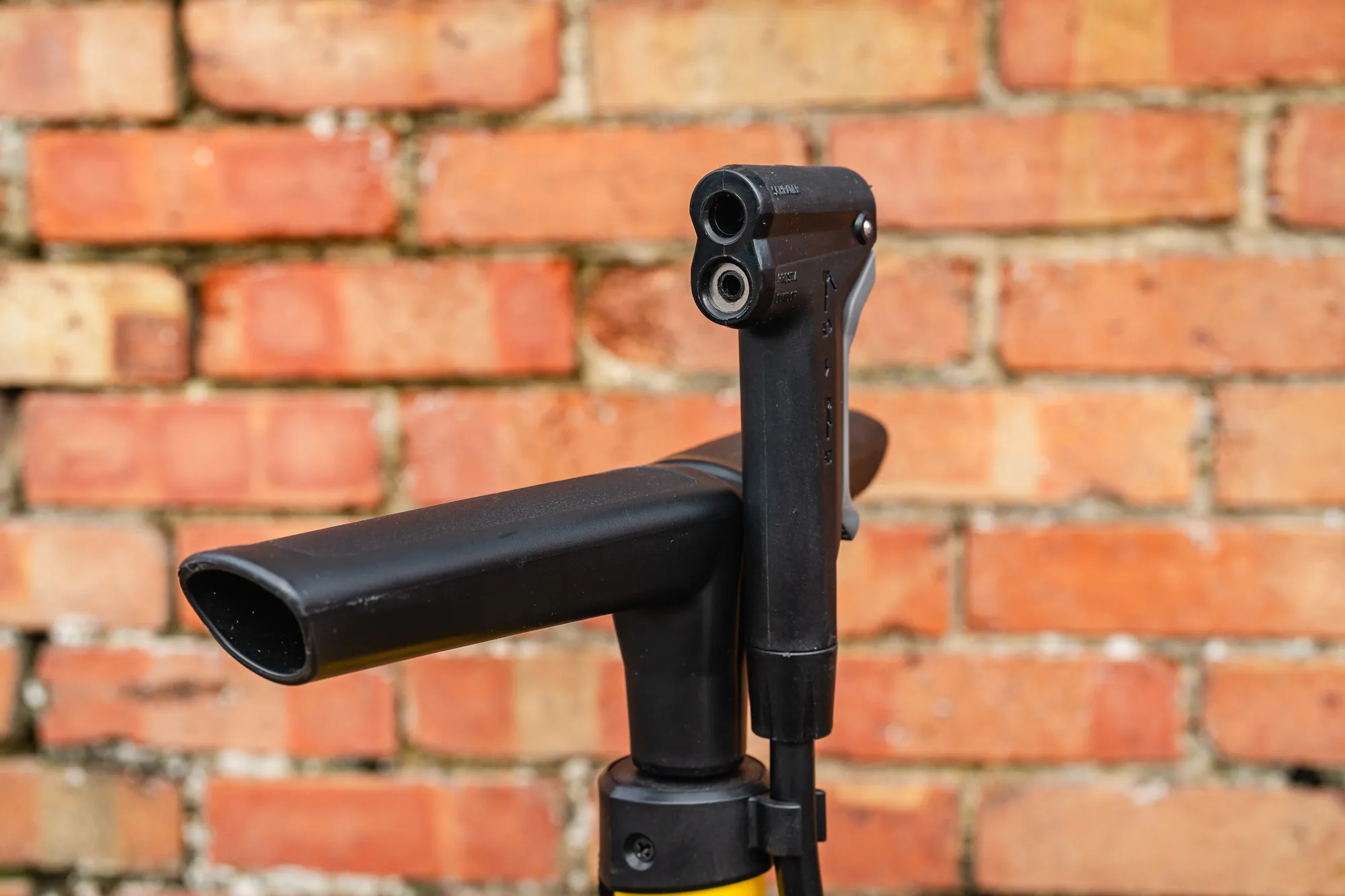 BBB Cycling BFP-28 AirBoost 2.0 Fietspomp Geel