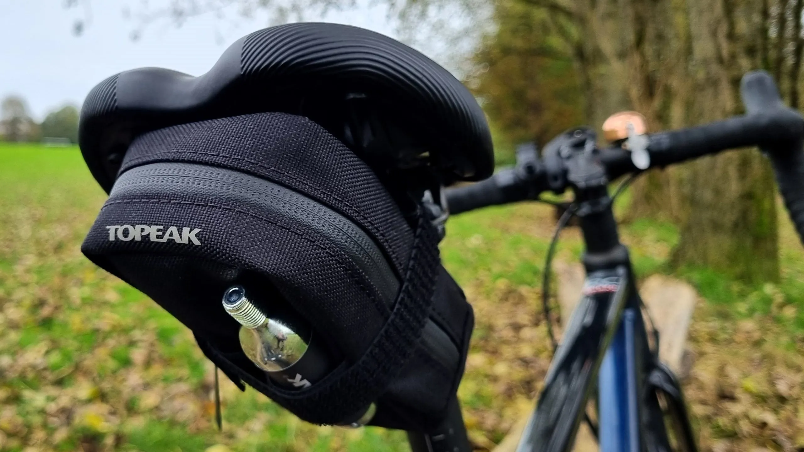 Topeak Elementa 0.5L Saddle Bag - Cycle Néron Topeak Elementa 0.5L Saddle Bag - Cycle Néron