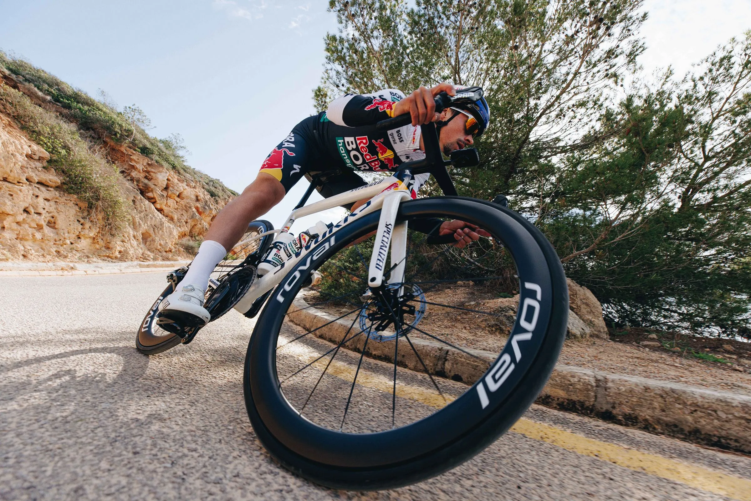 New Roval Rapide III wheelsets save weight with a deeper front rim