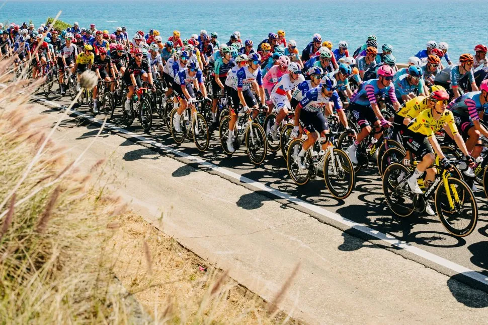 Jai Hindley, Giovanni Aleotti, Nico Denz, Gianni Moscon, Giulio Pellizzari, Mick van Dijke, Aleksandr Vlasov, Ben Zwiehoff of Red Bull – BORA – hansgrohe during Stage 4 (Catanzaro – Cosenza) of 109th Giro d’Italia in Italy on May 12, 2026. // Twila Federica Muzzi / Red Bull Content Pool // SI202605121265 // Usage for editorial use only //