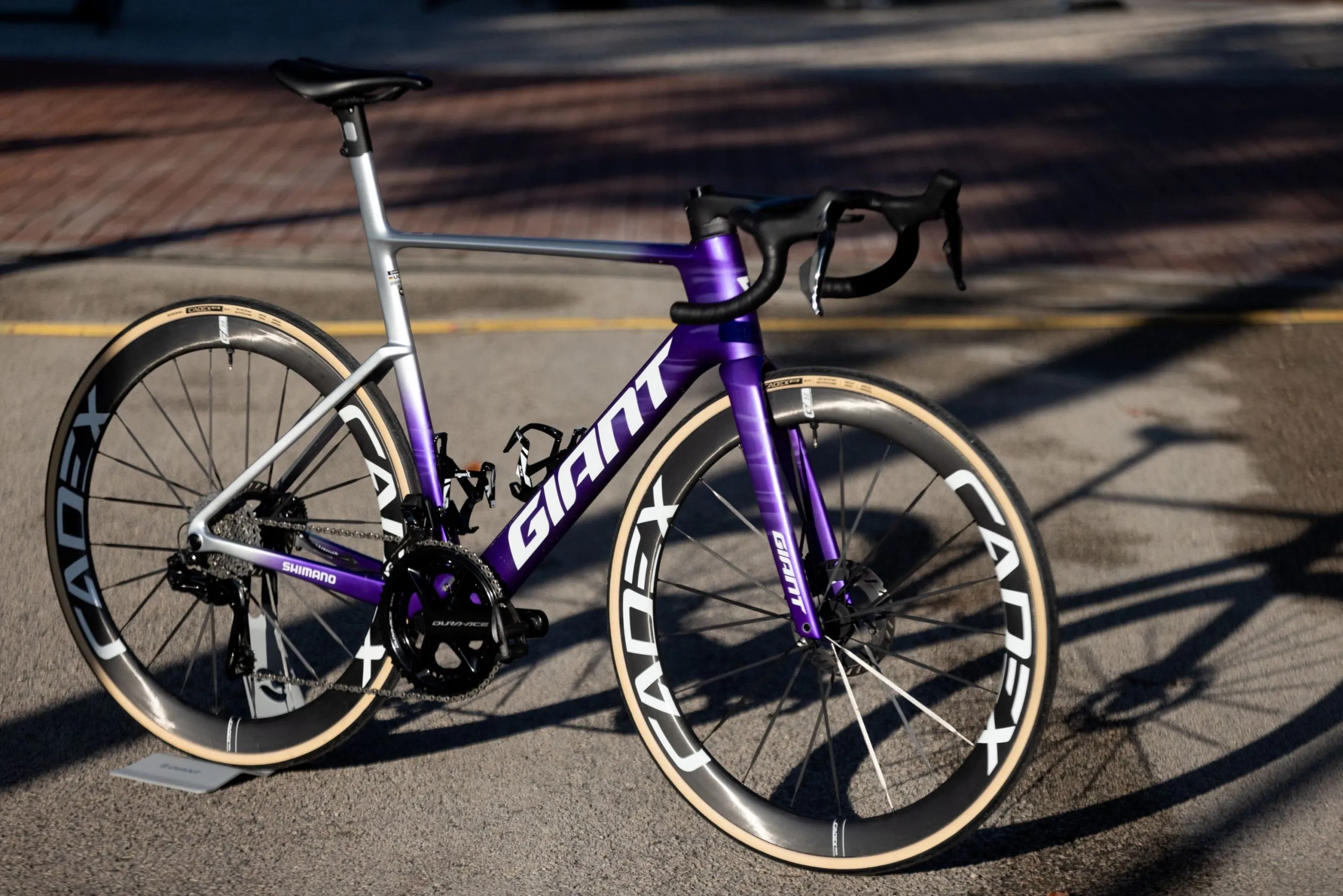 New Giant Propel steals TCR's clothes with lighter one-piece