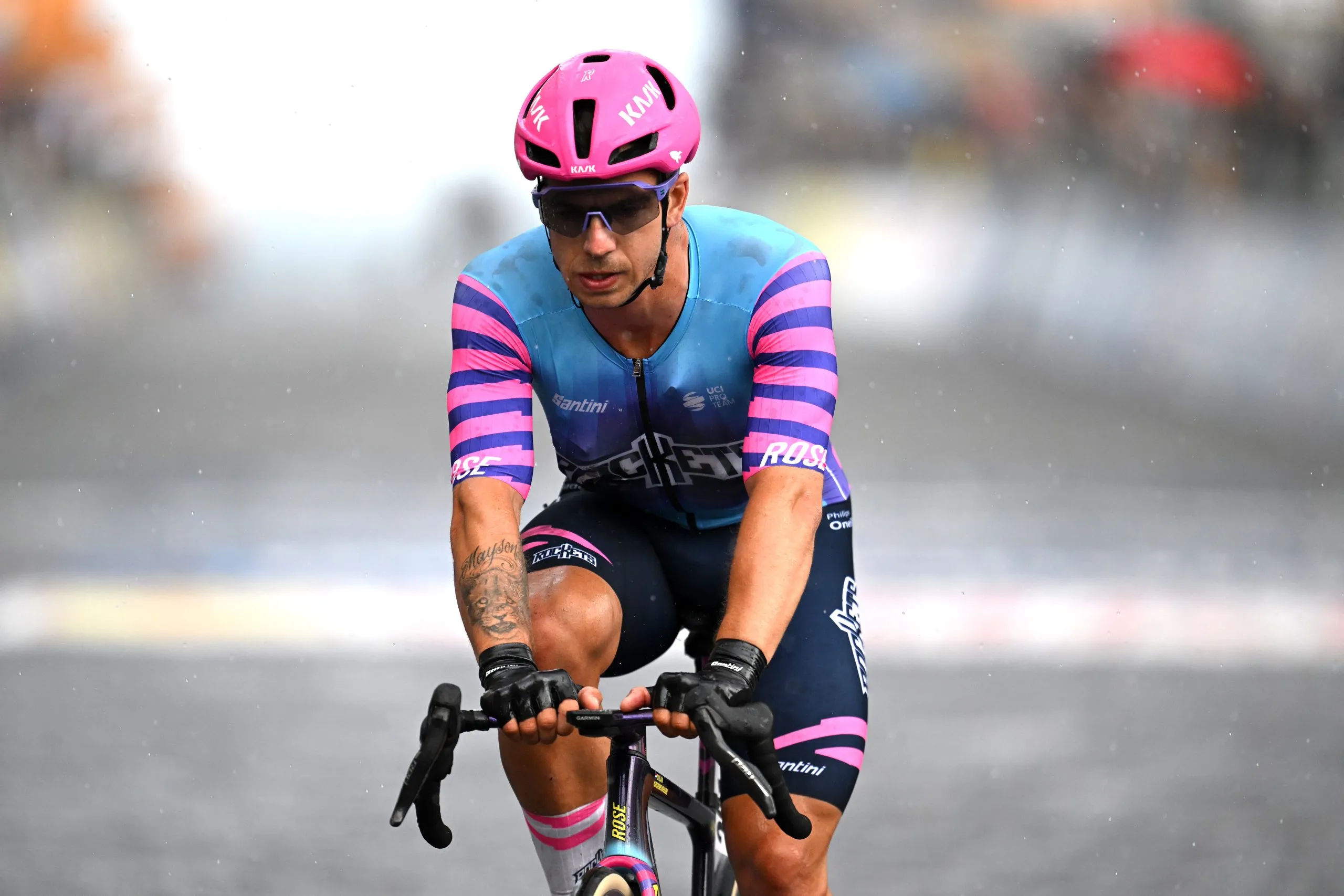 NAPLES, ITALY - MAY 14: Dylan Groenewegen of Netherlands and Team Unibet Rose Rockets crosses the finish line during the 109th Giro d'Italia 2026, Stage 6 a 141km stage from Paestum to Naples / #UCIWT / on May 14, 2026 in Naples, Italy. (Photo by Dario Belingheri/Getty Images)