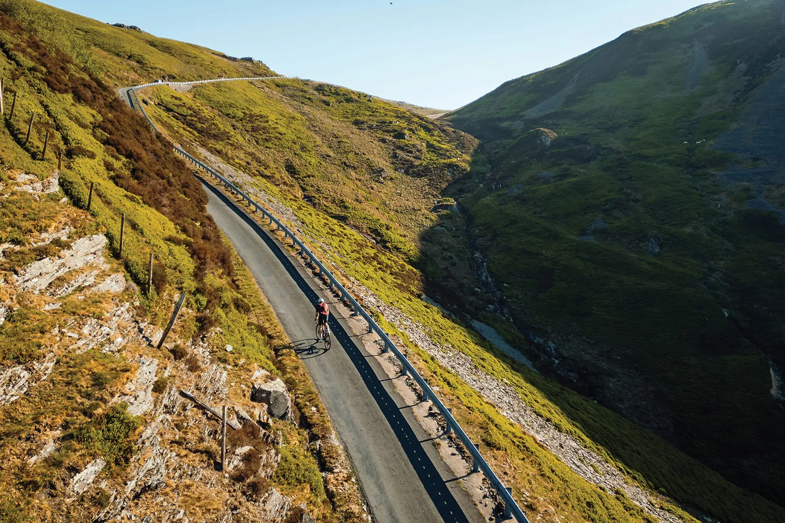 classic-uk-climb-bwlch-y-groes-cyclist