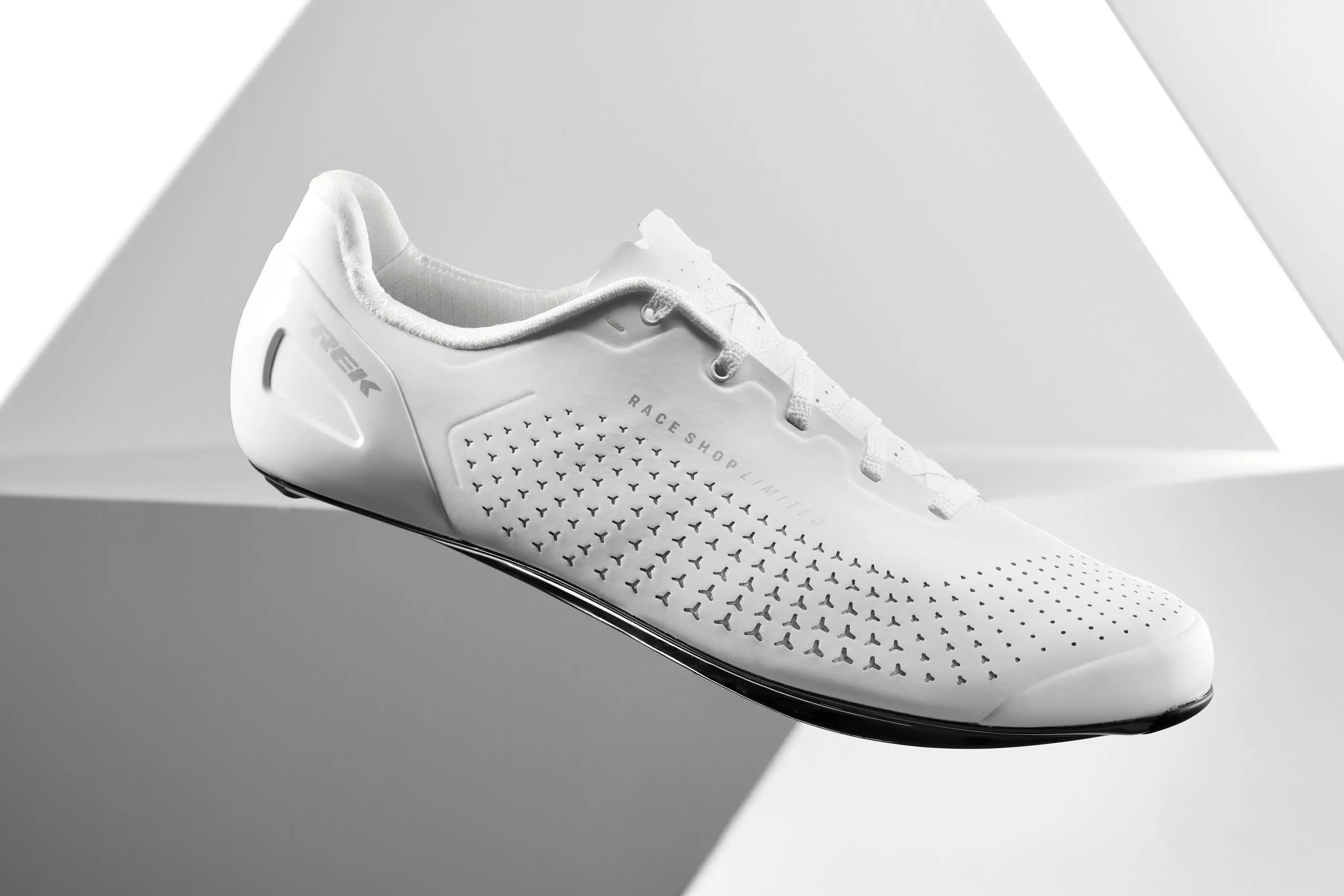 tk26-launch-rsl-laces-lifestyle-68-scaled