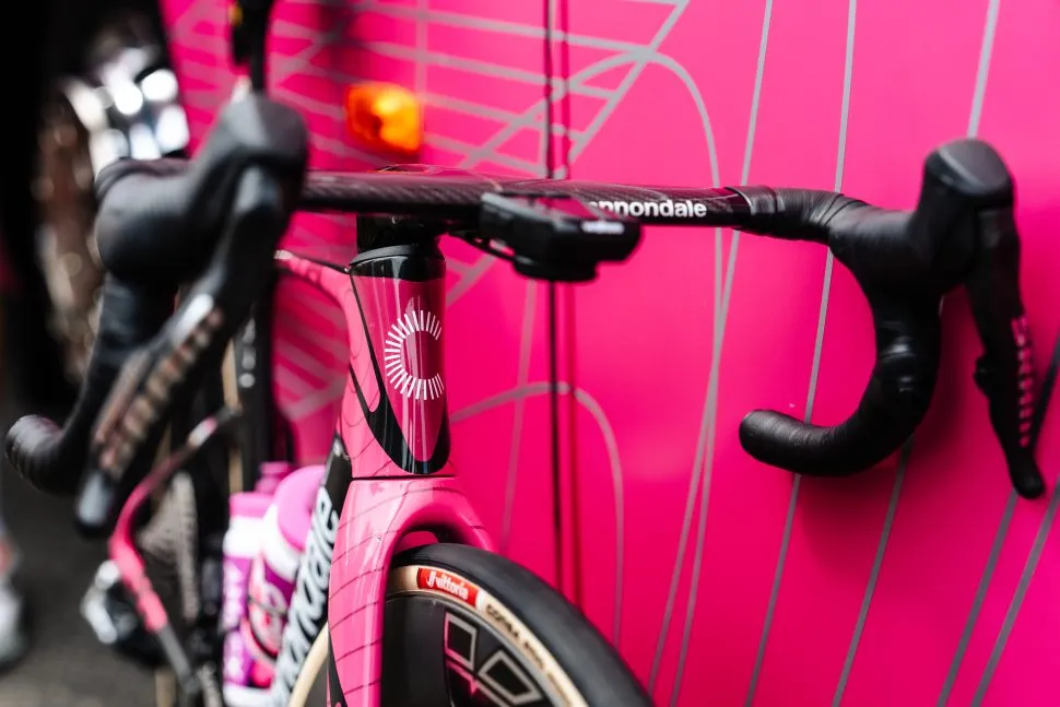 Richard Carapaz debuts 2026 Cannondale SuperSix Evo at the Tour