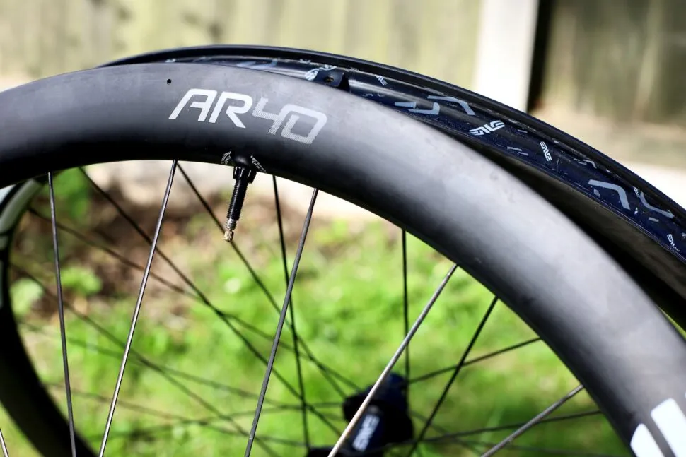 enve-ar40-carbon-970x647