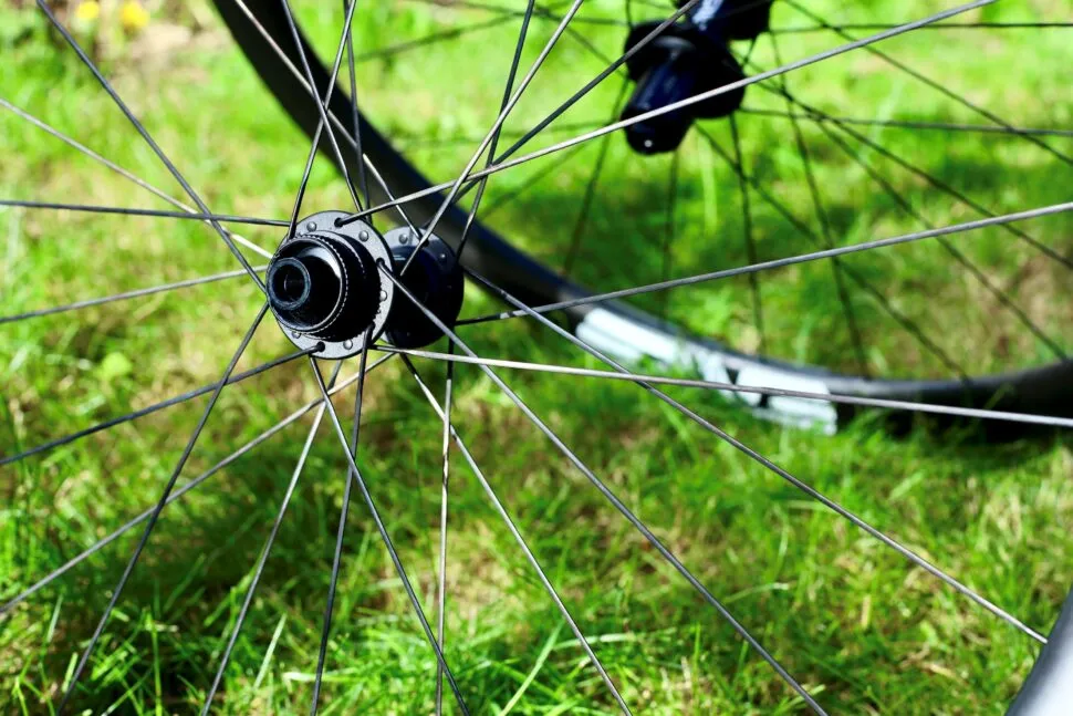 enve-ar40-spokes-970x647